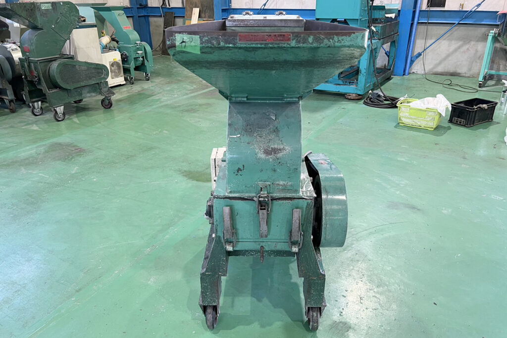 ダイコー精機社製　中古プラスチック粉砕機　【DAS-28】　【5馬力3.7kW】　正面画像