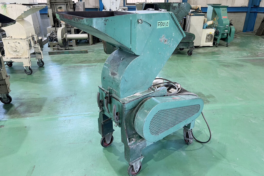 ダイコー精機社製　中古プラスチック粉砕機　【DAS-28】　【5馬力3.7kW】　側面画像2