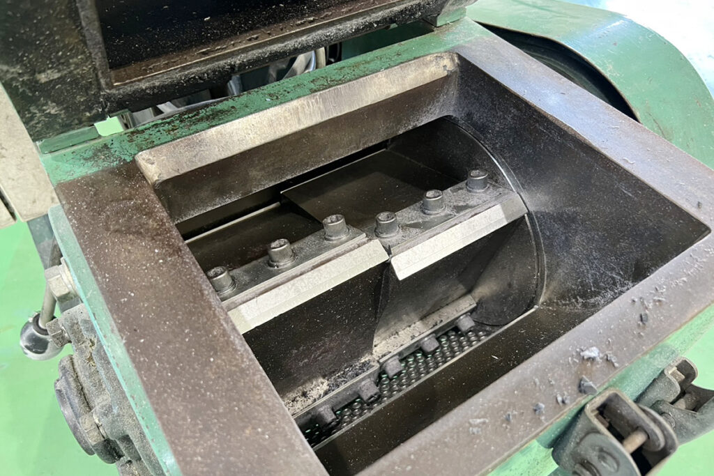 ダイコー精機社製　中古プラスチック粉砕機　【DAS-28】　【5馬力3.7kW】　刃部画像