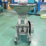 ダイコー精機社製　中古プラスチック粉砕機　【DAS-28】　【5馬力3.7kW】　正面画像のサムネイル