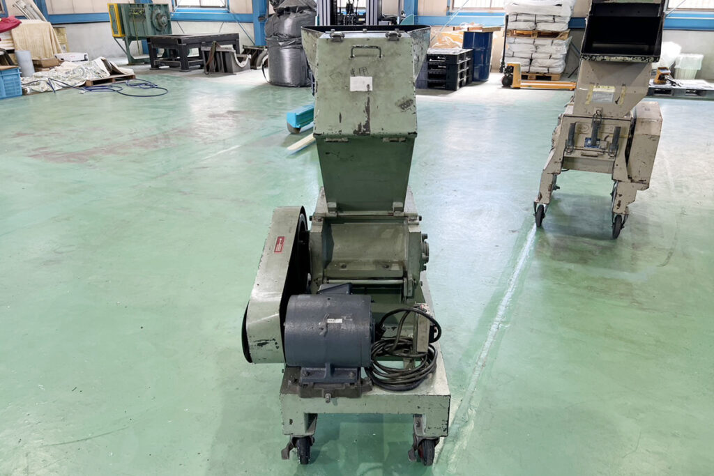 ダイコー精機社製　中古プラスチック粉砕機　【DAS-28】　【5馬力3.7kW】　背面画像