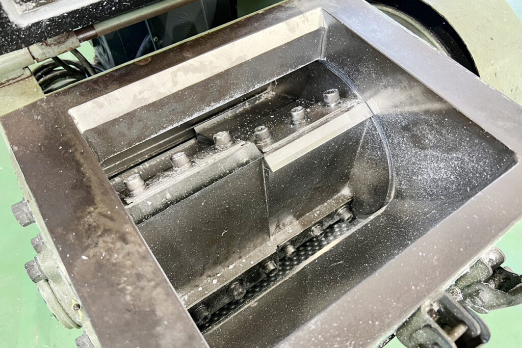 ダイコー精機社製　中古プラスチック粉砕機　【DAS-28】　【5馬力3.7kW】　刃部画像