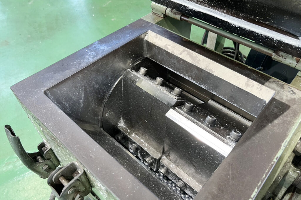 ダイコー精機社製　中古プラスチック粉砕機　【DAS-28】　【5馬力3.7kW】　刃部画像2