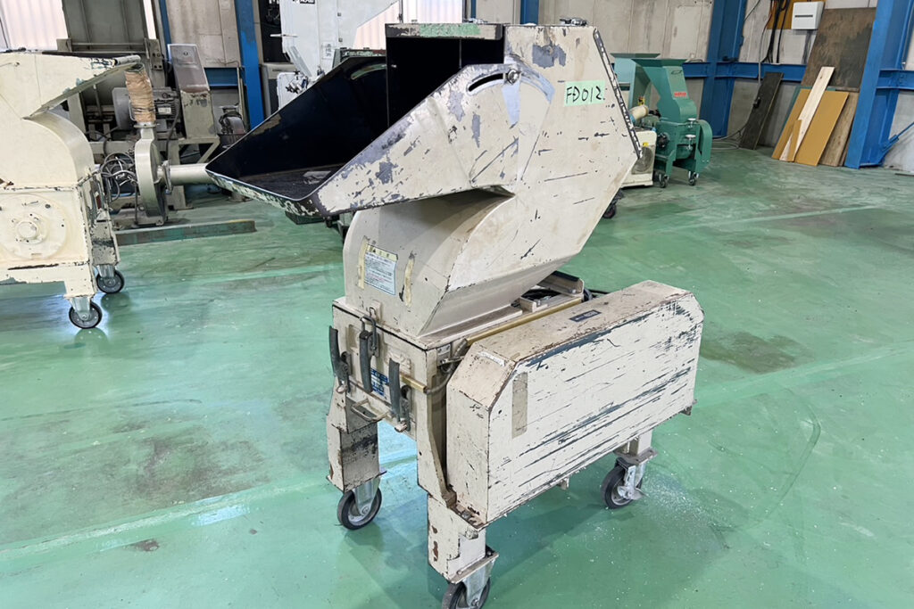 ダイコー精機社製　中古プラスチック粉砕機　【DAS-28】　【5馬力3.7kW】　側面画像2