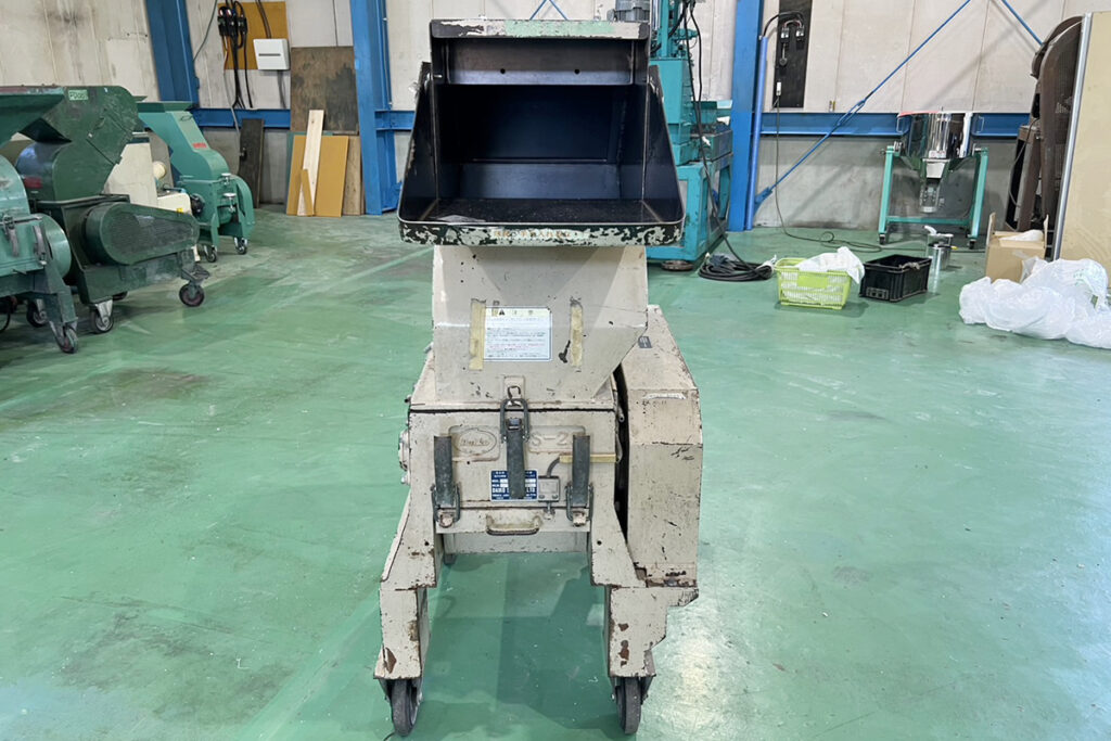 ダイコー精機社製　中古プラスチック粉砕機　【DAS-28】　【5馬力3.7kW】　正面画像