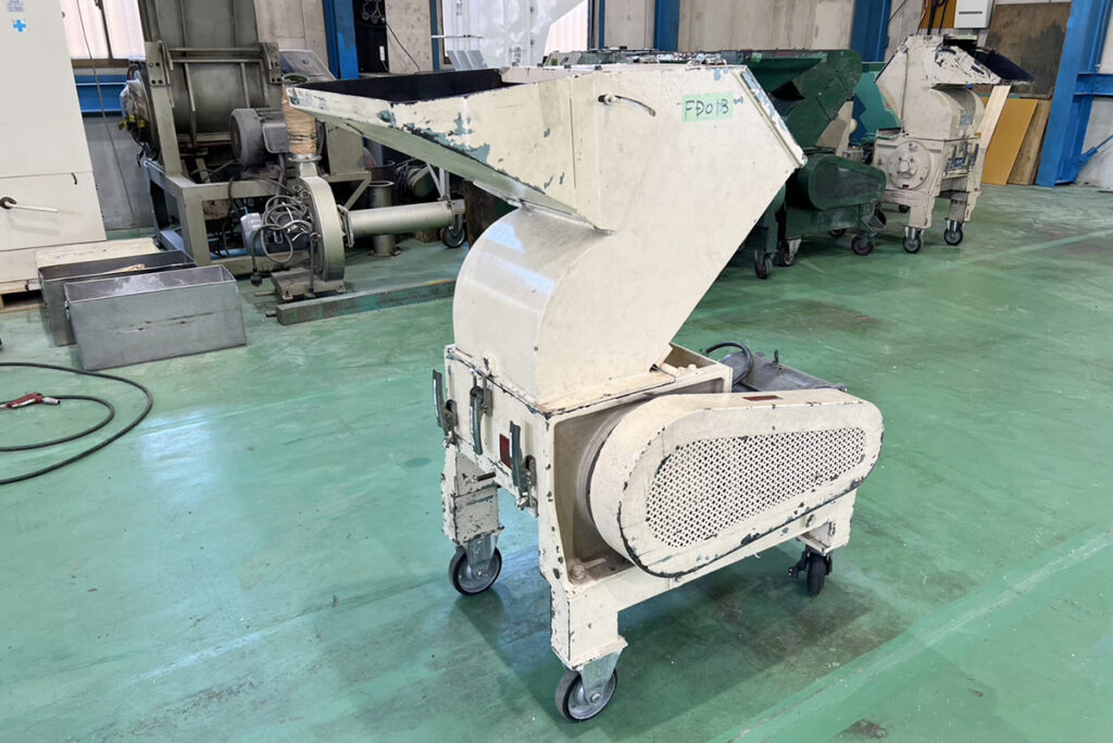 ダイコー精機社製　中古プラスチック粉砕機　【DAS-36】　【7.5馬力5.5kW】　側面画像