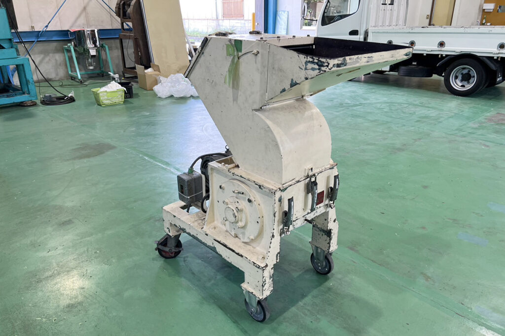 ダイコー精機社製　中古プラスチック粉砕機　【DAS-36】　【7.5馬力5.5kW】　側面画像2
