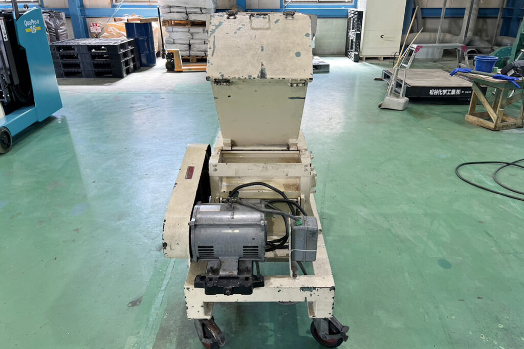 ダイコー精機社製　中古プラスチック粉砕機　【DAS-36】　【7.5馬力5.5kW】　背面画像