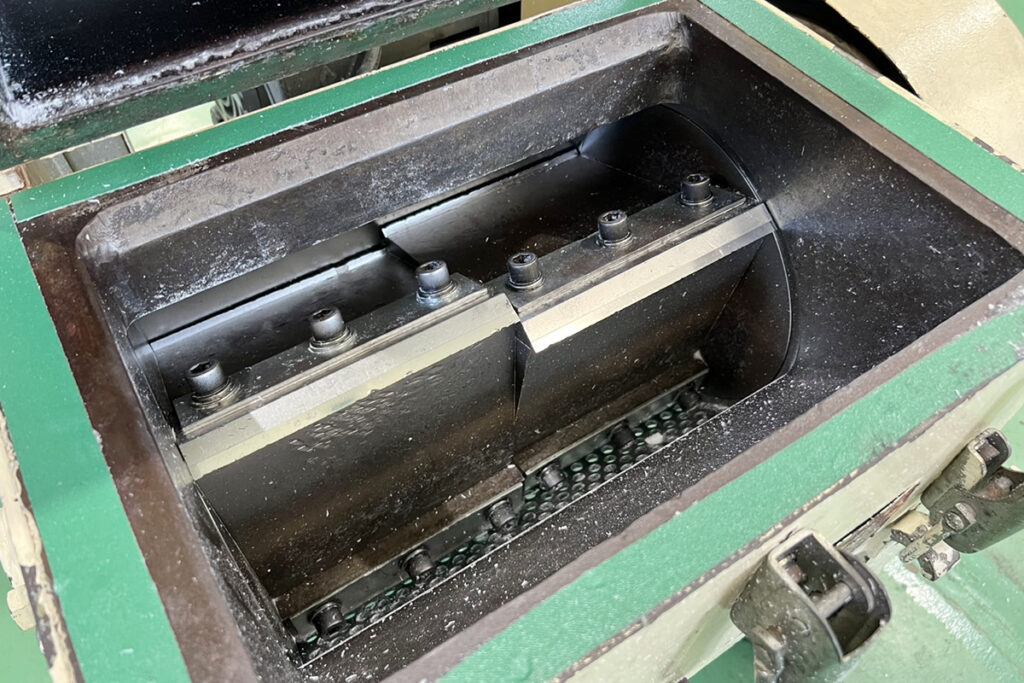 ダイコー精機社製　中古プラスチック粉砕機　【DAS-36】　【7.5馬力5.5kW】　刃部画像