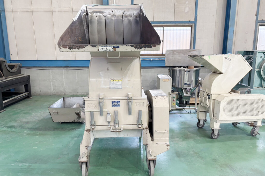 ダイコー精機社製　中古プラスチック粉砕機　【DAS-54】　【20馬力15kW】　正面画像