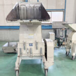 ダイコー精機社製　中古プラスチック粉砕機　【DAS-54】　【20馬力15kW】　正面画像のサムネイル