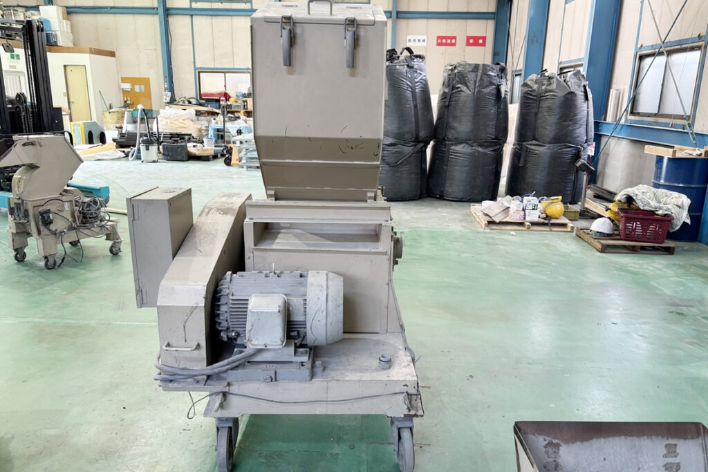 ダイコー精機社製　中古プラスチック粉砕機　【DAS-54】　【20馬力15kW】　背面画像