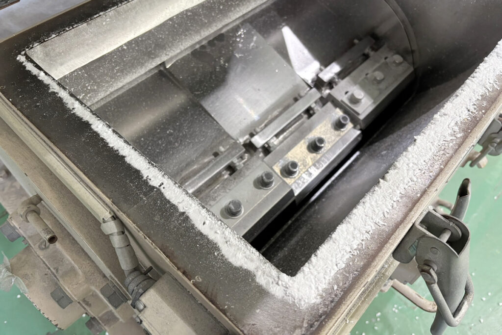 ダイコー精機社製　中古プラスチック粉砕機　【DAS-54】　【20馬力15kW】　刃部画像