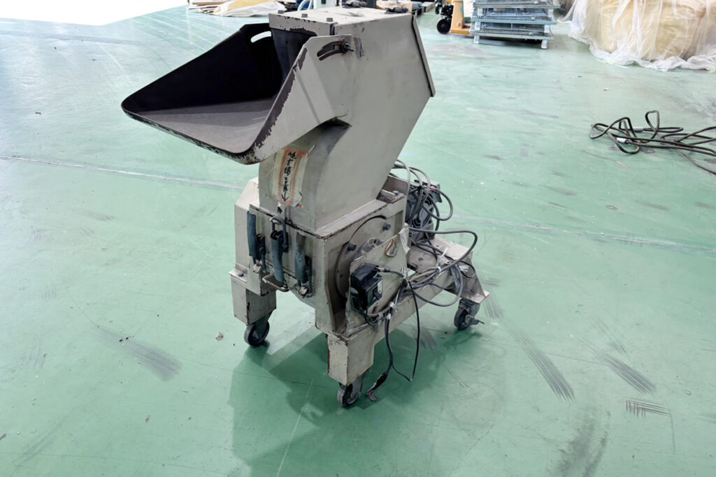 ダイコー精機社製　中古プラスチック粉砕機　【DAS-20】　【3馬力2.2kW】　側面画像