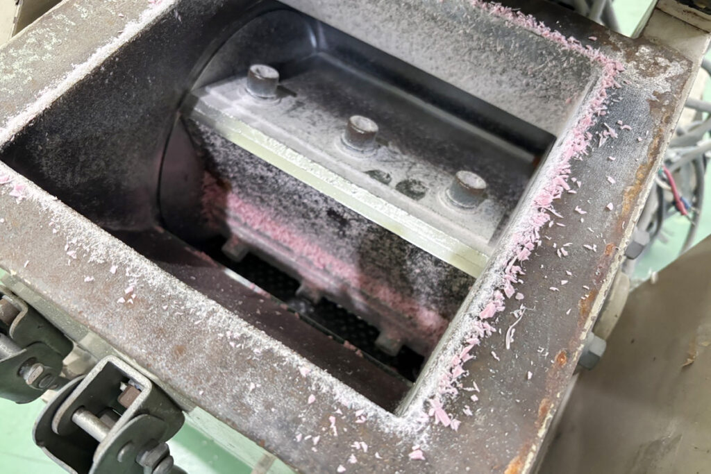 ダイコー精機社製　中古プラスチック粉砕機　【DAS-20】　【3馬力2.2kW】　刃部画像2