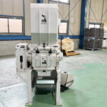 ホーライ社製　中古プラスチック粉砕機　【V-420（VC-420）】　【15馬力11kW】　背面画像のサムネイル