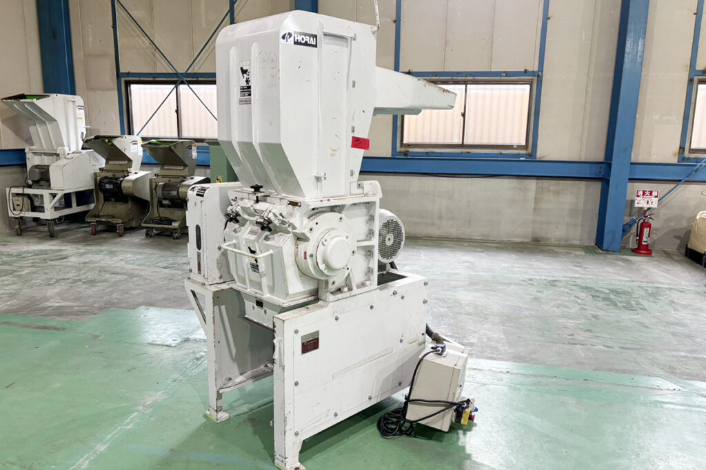 ホーライ社製　中古プラスチック粉砕機　【V-420（VC-420）】　【15馬力11kW】