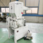 ホーライ社製　中古プラスチック粉砕機　【V-420（VC-420）】　【15馬力11kW】のサムネイル