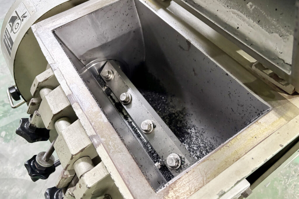 ホーライ社製　中古プラスチック粉砕機　【V-360（VC-360）】　【5馬力3.7kW】　刃部画像2