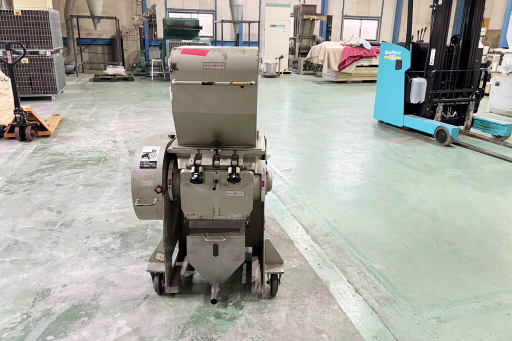 ホーライ社製　中古プラスチック粉砕機　【V-360（VC-360）】　【5馬力3.7kW】　背面画像