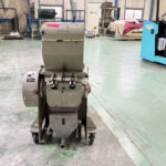 ホーライ社製　中古プラスチック粉砕機　【V-360（VC-360）】　【5馬力3.7kW】　背面画像のサムネイル