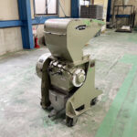 ホーライ社製　中古プラスチック粉砕機　【V-360（VC-360）】　【5馬力3.7kW】　側面画像のサムネイル