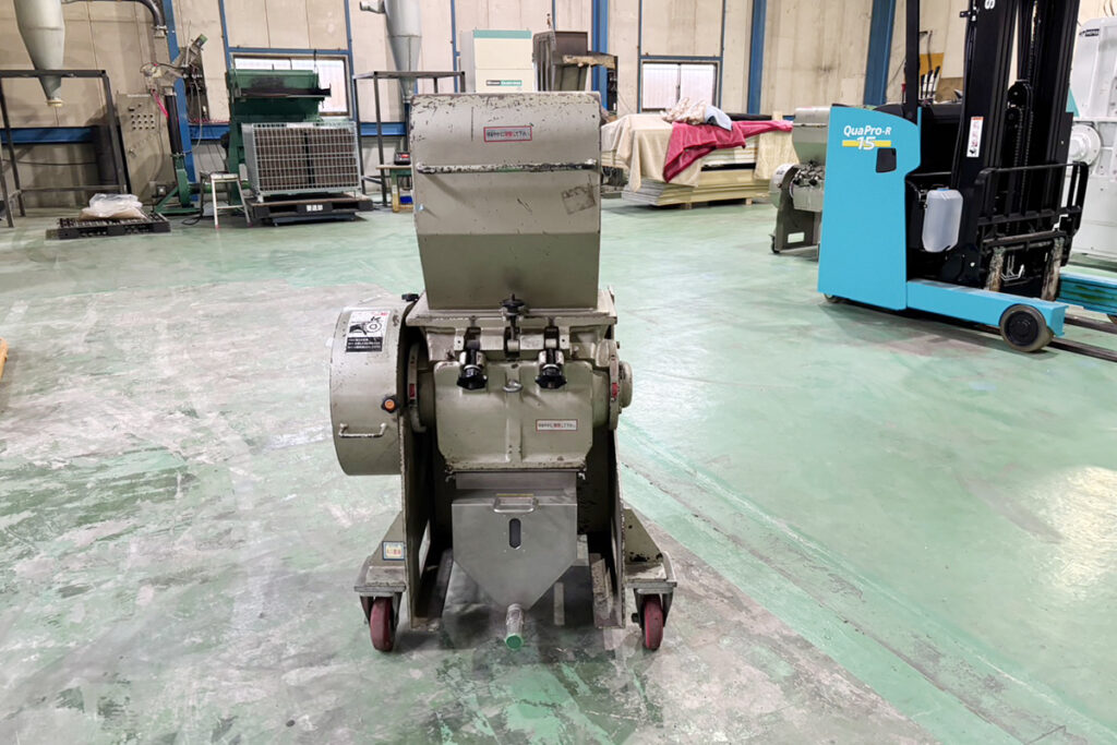 ホーライ社製　中古プラスチック粉砕機　【V-360（VC-360）】　【5馬力3.7kW】 背面画像