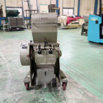 ホーライ社製　中古プラスチック粉砕機　【V-360（VC-360）】　【5馬力3.7kW】 背面画像のサムネイル