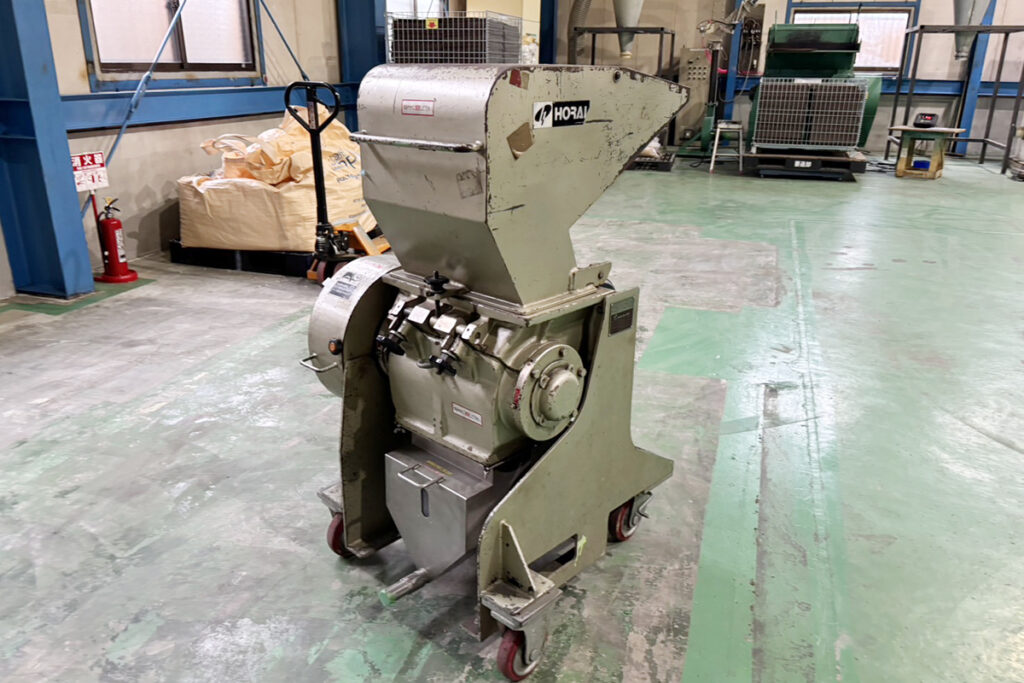 ホーライ社製　中古プラスチック粉砕機　【V-360（VC-360）】　【5馬力3.7kW】