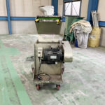 ホーライ社製　中古プラスチック粉砕機　【V-360（VC-360）】　【5馬力3.7kW】 正面画像のサムネイル
