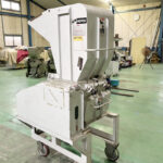 ホーライ社製　中古プラスチック粉砕機　【V-420（VC-420）】　【15馬力11kW】　側面画像のサムネイル