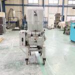 ホーライ社製　中古プラスチック粉砕機　【V-420（VC-420）】　【15馬力11kW】　背面画像のサムネイル