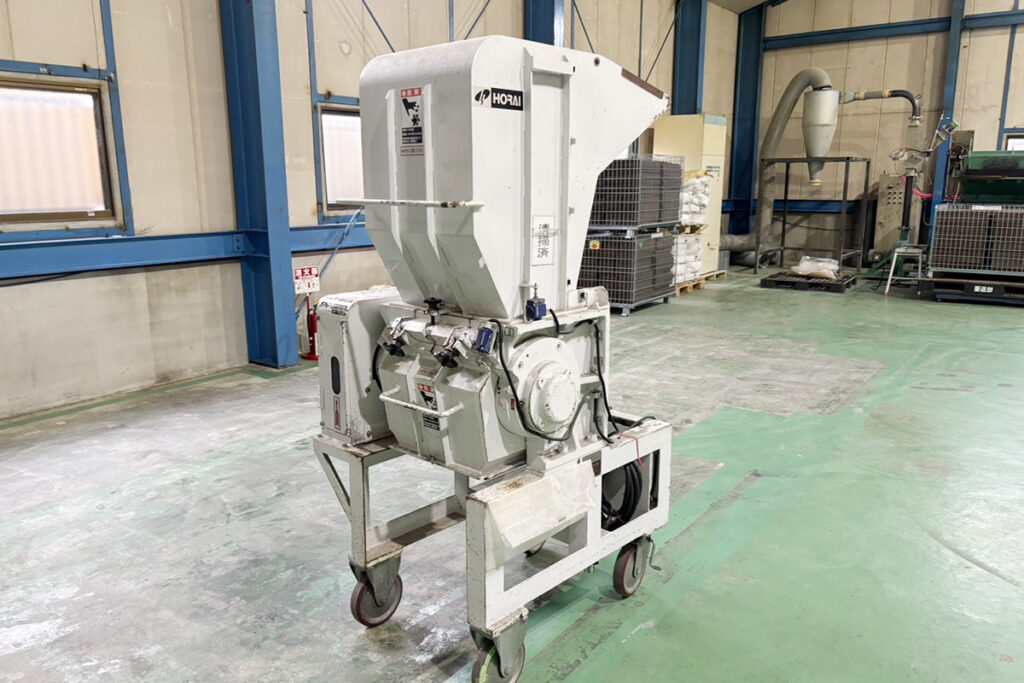 ホーライ社製　中古プラスチック粉砕機　【V-420（VC-420）】　【15馬力11kW】