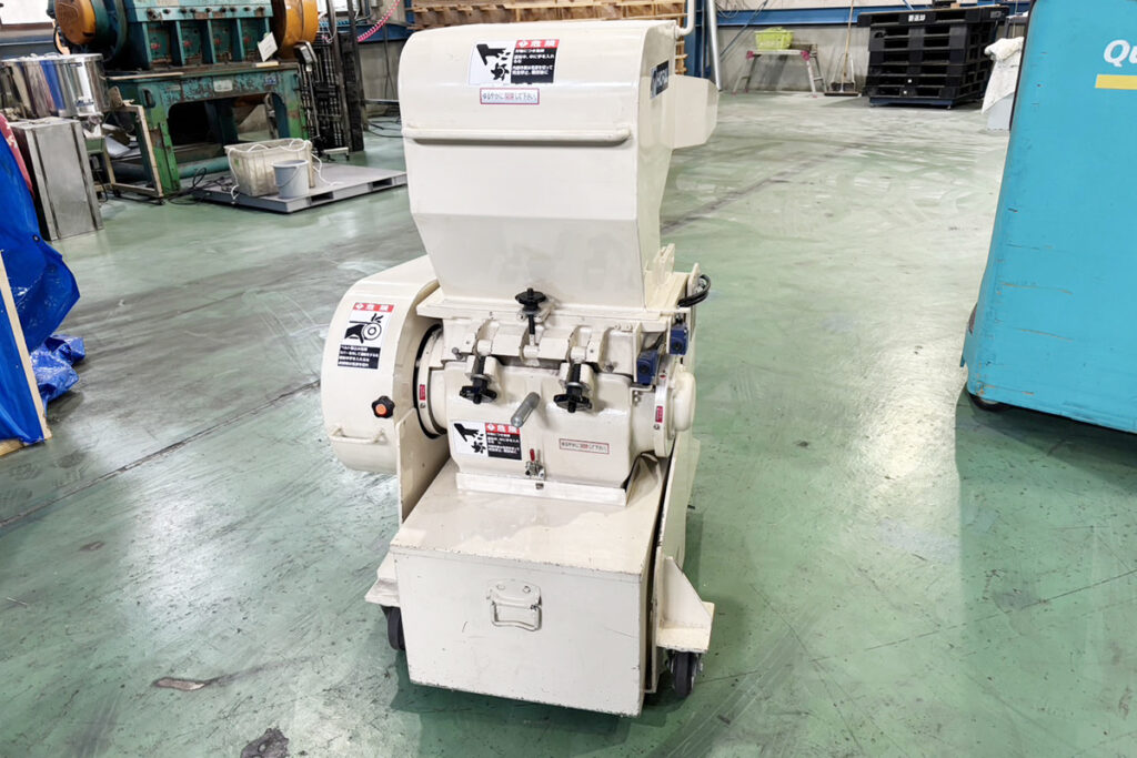 ホーライ社製　中古プラスチック粉砕機　【V-360（VC-360）】　【5馬力3.7kW】　背面画像