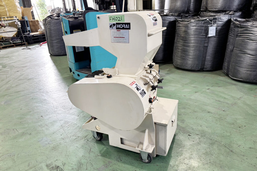 ホーライ社製　中古プラスチック粉砕機　【V-360（VC-360）】　【5馬力3.7kW】　側面画像