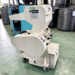 ホーライ社製　中古プラスチック粉砕機　【V-360（VC-360）】　【5馬力3.7kW】　側面画像のサムネイル