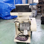 ホーライ社製　中古プラスチック粉砕機　【V-360（VC-360）】　【5馬力3.7kW】　正面画像のサムネイル