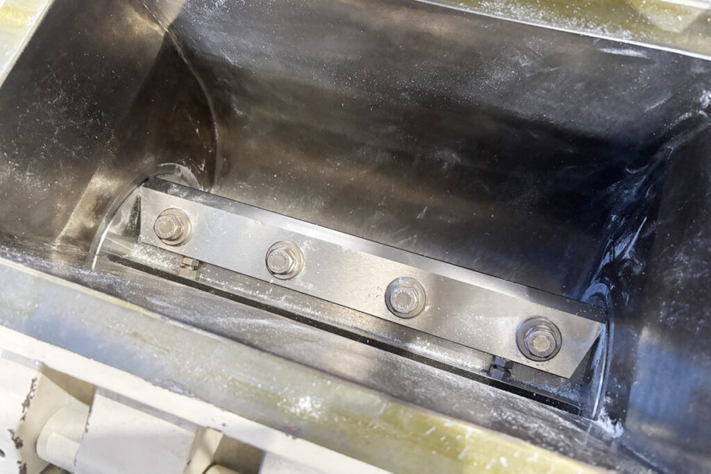 ホーライ社製　中古プラスチック粉砕機　【V-360（VC-360）】　【5馬力3.7kW】　刃部画像2