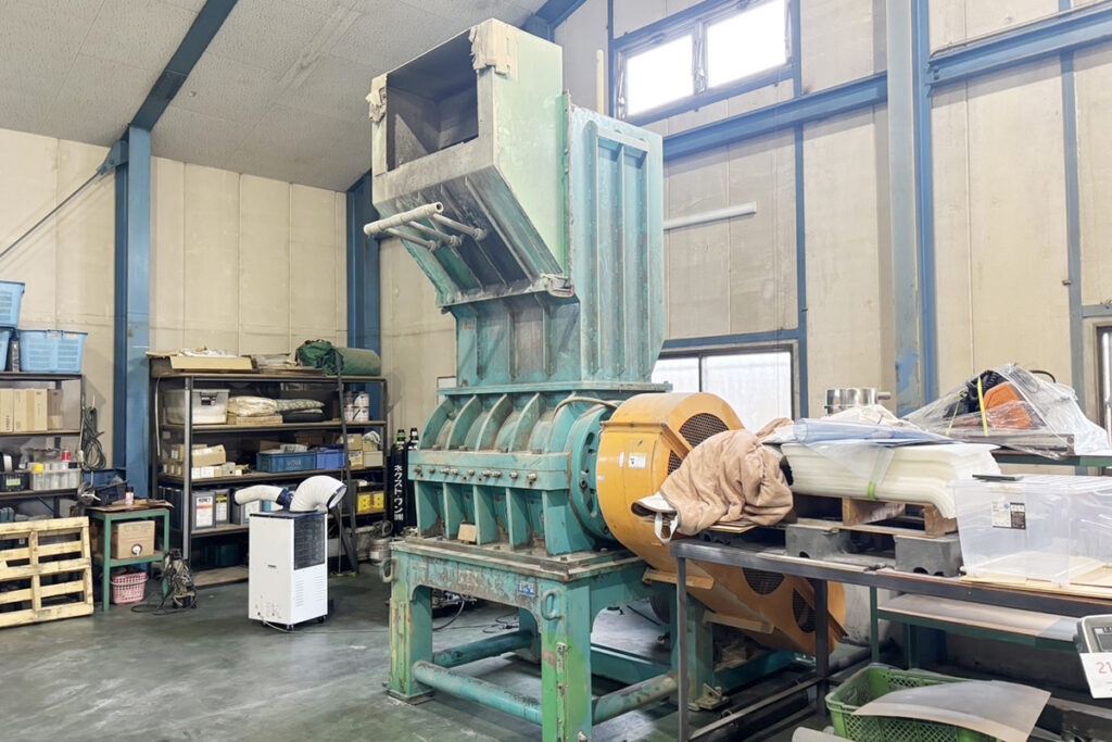 タナカ社製　中古プラスチック粉砕機　【MF55-1050】　【100馬力75kW】