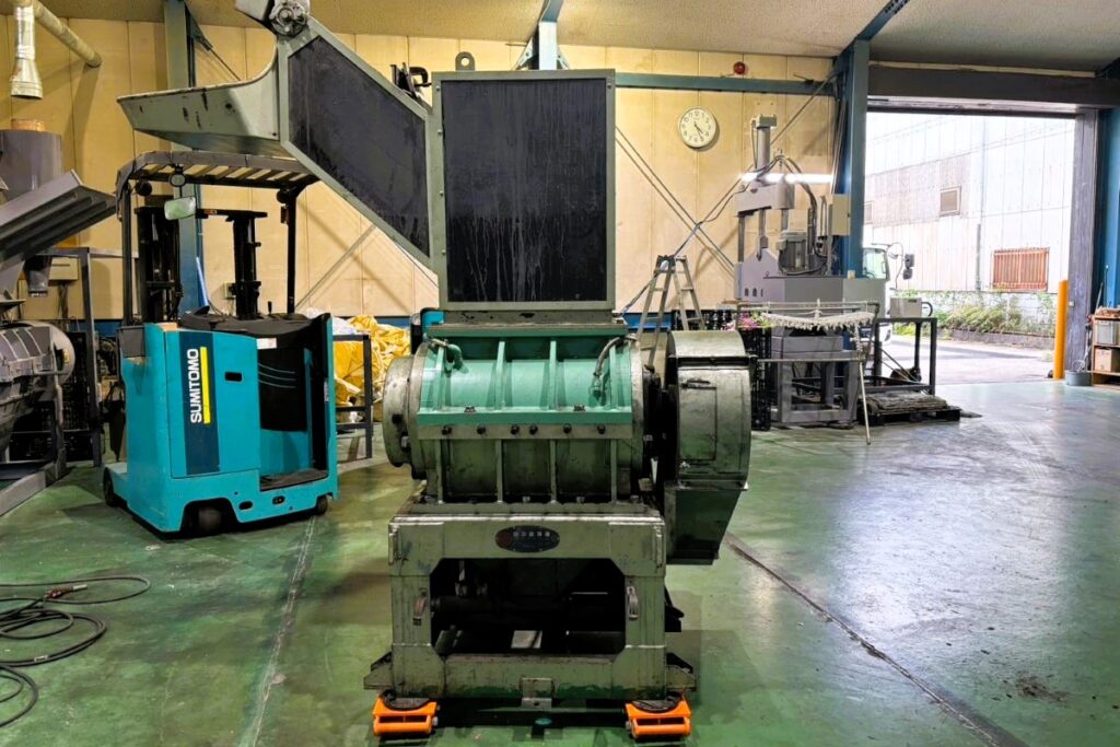 タナカ社製　中古プラスチック粉砕機　【MF35-560】　【30馬力22kW】