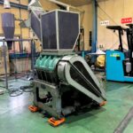 タナカ社製　中古プラスチック粉砕機　【MF35-560】　【30馬力22kW】　側面画像のサムネイル