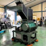 タナカ社製　中古プラスチック粉砕機　【MF35-560】　【30馬力22kW】　側面画像3のサムネイル